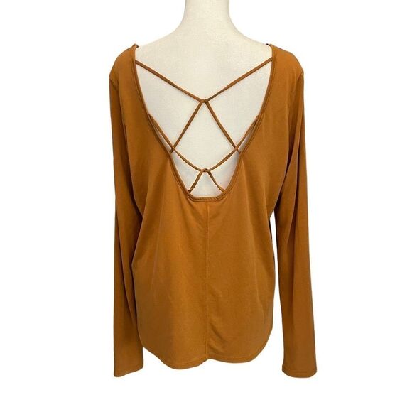 Betsey Johnson Performance Top Strappy Back Long Sleeve T-Shirt Spice Logo L - Picture 1 of 8